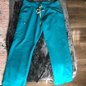 Figs Size Petite Large